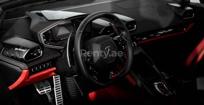 رمادي غامق Lamborghini Urus للإيجار في Dubai 1