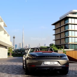 Gris Oscuro Porsche Boxster GTS en alquiler en Sharjah 0