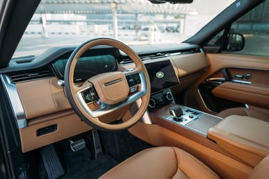 Темно-серый Range Rover Vogue HSE в аренду в Abu-Dhabi 3