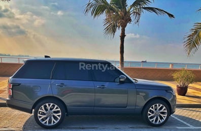 Dunkelgrau Range Rover Vogue zur Miete in Dubai 2