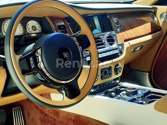 Oro Rolls Royce Wraith in affitto a Dubai 2