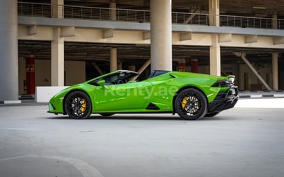 Verte Lamborghini Evo Spyder en location à Dubai 2