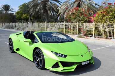 Verte Lamborghini Evo Spyder en location à Dubai 0