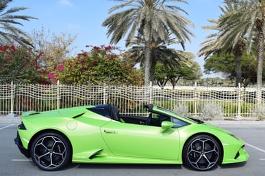 Green Lamborghini Evo Spyder for rent in Dubai 1