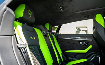 Green Lamborghini Urus Capsule for rent in Dubai 4