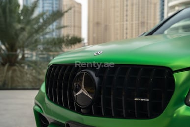 أخضر Mercedes GLC 63s للإيجار في Sharjah 1