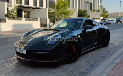 verde Porsche 911 Carrera Turbo S Top Car in affitto a Abu-Dhabi