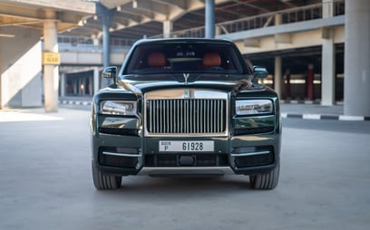 Green Rolls Royce Cullinan for rent in Abu-Dhabi 2