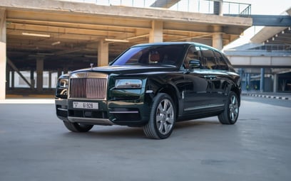 Green Rolls Royce Cullinan for rent in Dubai