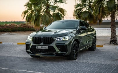 اللون الرمادي 2021 BMW X6 50i V8 BiTurbo engine with X6M bodykit للإيجار في Dubai