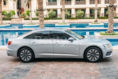 Grigio Audi A6 in affitto a Abu-Dhabi 1