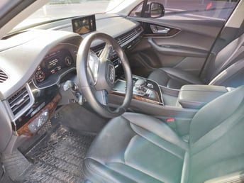Grey Audi Q7 for rent in Dubai 4