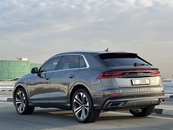 Grau Audi Q8 zur Miete in Abu-Dhabi 0