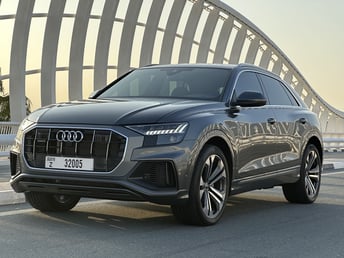 Серый Audi Q8 в аренду в Dubai 1