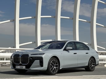 اللون الرمادي BMW 7 Series للإيجار في Abu-Dhabi 0