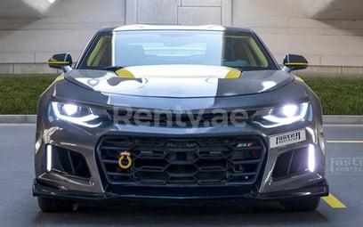 اللون الرمادي Chevrolet Camaro للإيجار في Sharjah