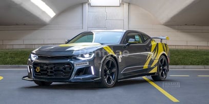 Серый Chevrolet Camaro в аренду в Abu-Dhabi 0