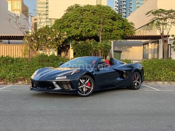 Grise Chevrolet Corvette Spyder en location à Abu-Dhabi 4