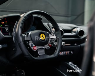 اللون الرمادي Ferrari 812 GTS للإيجار في Dubai 2