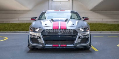 Grau Ford Mustang zur Miete in Dubai 2