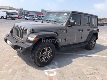 Серый Jeep Wrangler Unlimited Sports в аренду в Abu-Dhabi 5