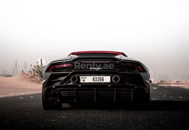 Grau Lamborghini Evo Spyder zur Miete in Dubai 1
