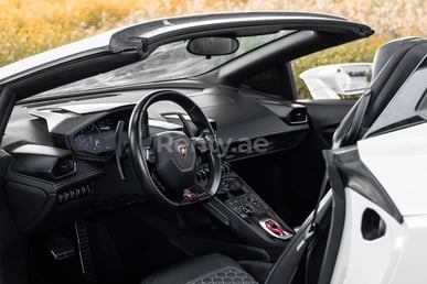 Grau Lamborghini Evo Spyder zur Miete in Dubai 2
