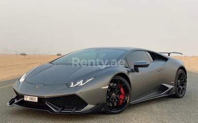 Grigio Lamborghini Huracan in affitto a Dubai