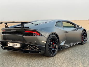 اللون الرمادي Lamborghini Huracan للإيجار في Dubai 0