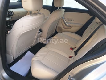 Grigio Mercedes A 220 in affitto a Dubai 4