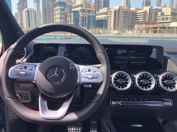 Серый Mercedes EQA FULL ELECTRIC в аренду в Dubai 6