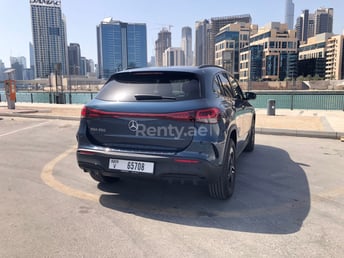 Gris Mercedes EQA FULL ELECTRIC en alquiler en Dubai 10