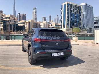 Grau Mercedes EQA FULL ELECTRIC zur Miete in Abu-Dhabi 11