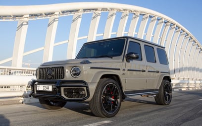 Gris Mercedes G63 AMG en alquiler en Dubai