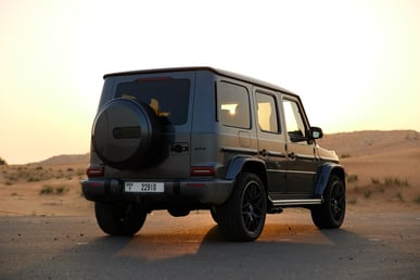 Grigio Mercedes G63 AMG in affitto a Dubai 2