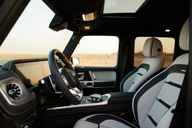 اللون الرمادي Mercedes G63 AMG للإيجار في Abu-Dhabi 3