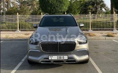 Gris Mercedes GLE en alquiler en Sharjah