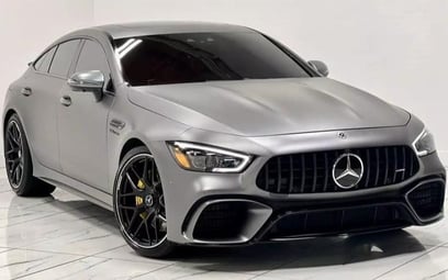 Grau Mercedes GT 63s zur Miete in Abu-Dhabi