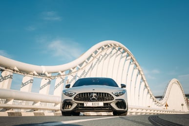 اللون الرمادي Mercedes SL63 AMG للإيجار في Dubai 2