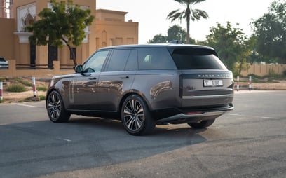 Grey Range Rover Vogue HSE for rent in Dubai 2