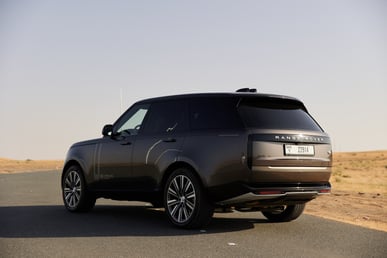 Grigio Range Rover Vogue HSE in affitto a Sharjah 2