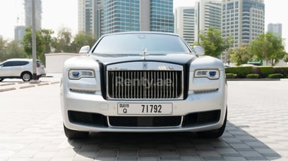 Silver Rolls Royce Ghost for rent in Dubai 0