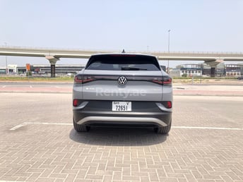 Grise Volkswagen ID.4 en location à Abu-Dhabi 4