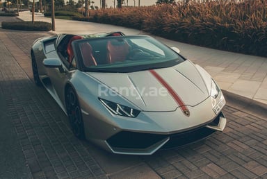 Argento Lamborghini Huracan Spyder LP-610 in affitto a Dubai 3