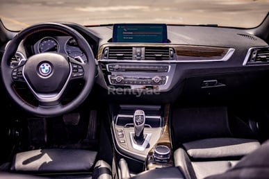 naranja BMW 230i en alquiler en Dubai 2