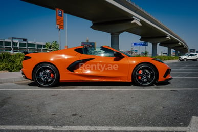 البرتقالي Chevrolet Corvette C8 للإيجار في Dubai 2