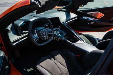 البرتقالي Chevrolet Corvette C8 للإيجار في Abu-Dhabi 4