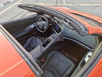 naranja Chevrolet Corvette Spyder en alquiler en Abu-Dhabi 2