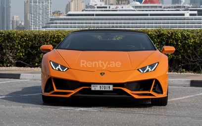 naranja Lamborghini Evo Spyder en alquiler en Abu-Dhabi