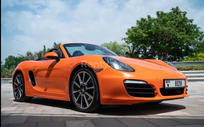 Orange Porsche Boxster en location à Dubai